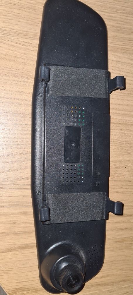 wideorejestrator w lusterku