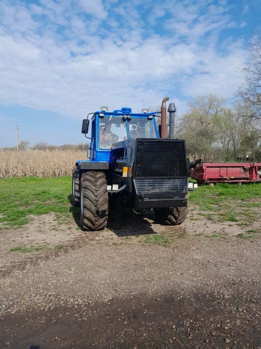 трактор ХТЗ Т-150 з плугом 5-40