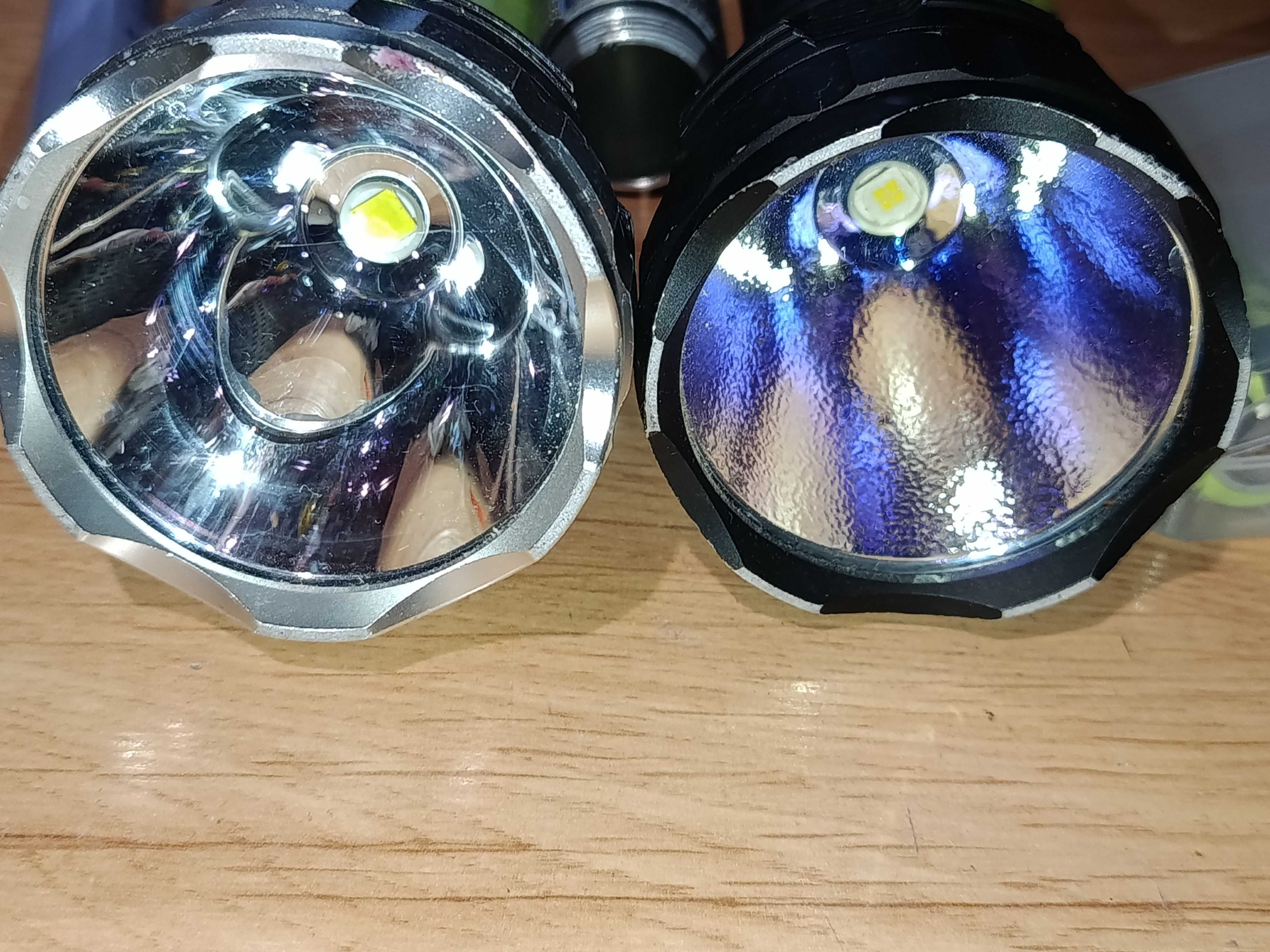 Convoy L6 konwój latarka dwie w cenie jednej z bateriami i led xhp70