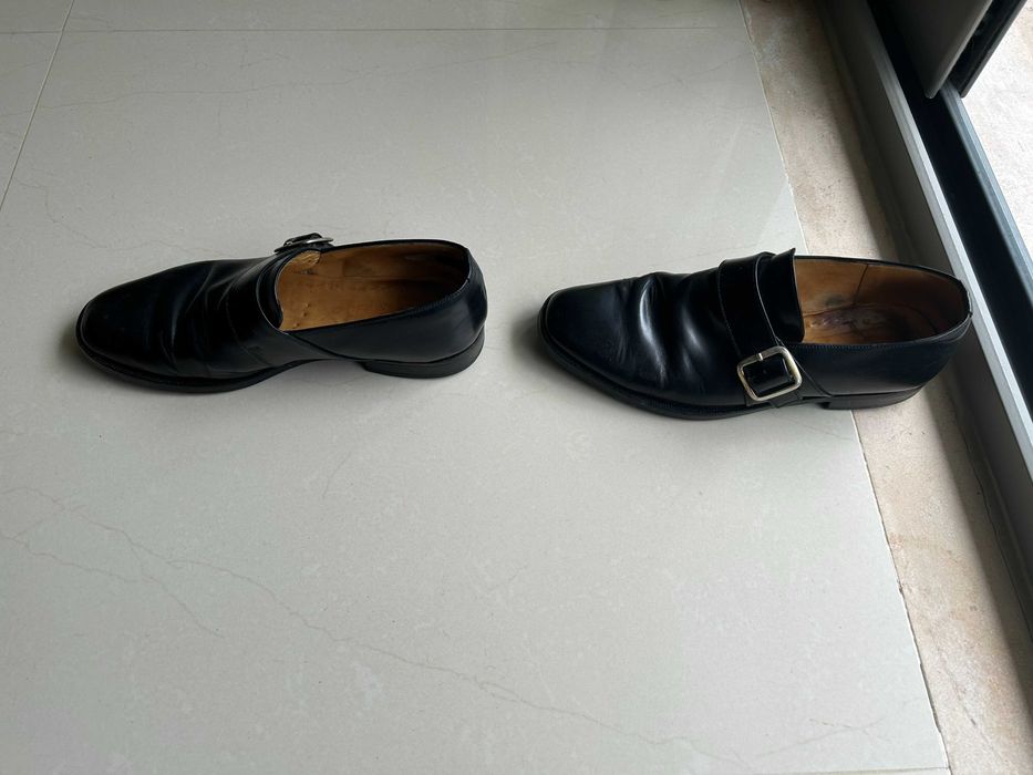 Sapatos clássicos em pele