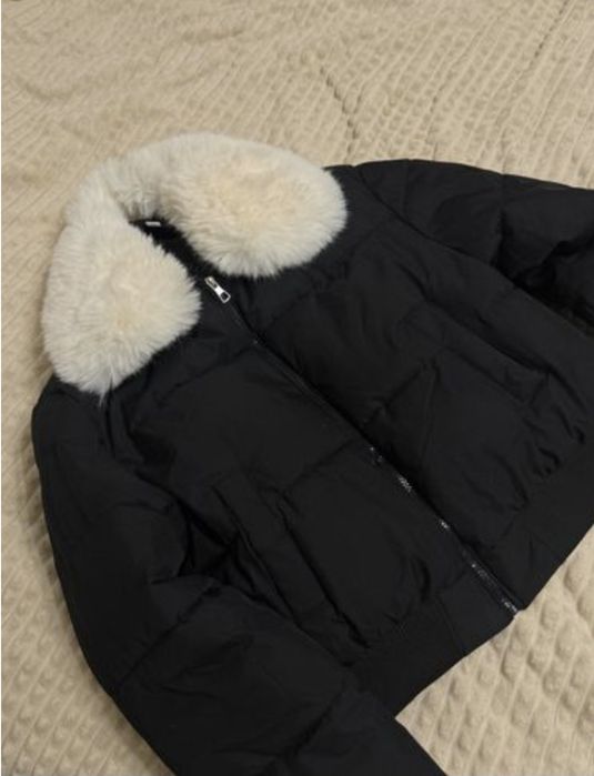 «Жіноча стильна чорна куртка з розкішним білим пухнастим коміром»