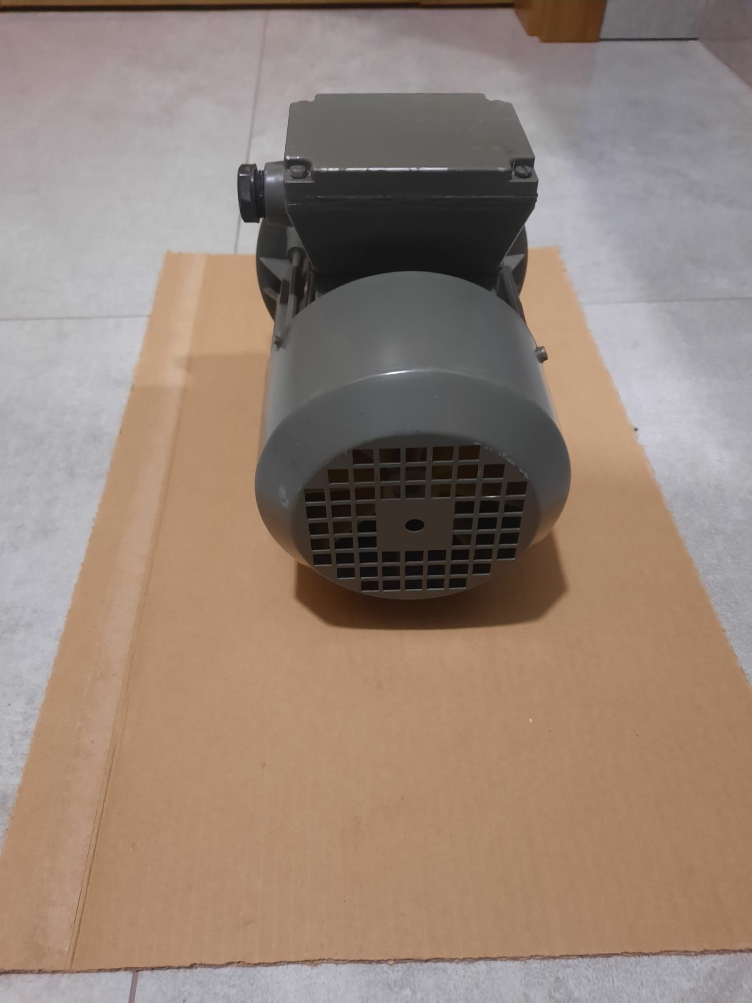 Silnik Besel 0,37kw