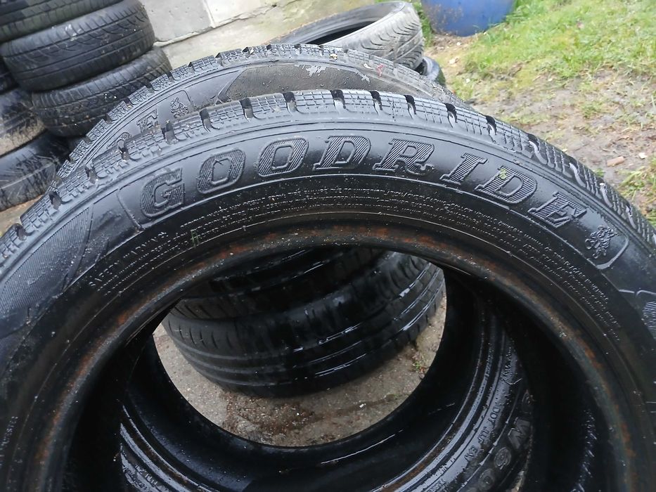 Opony Goodride zimowe 2 sztuki 205 55 R16