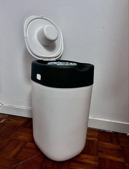 Caixote / recipiente para fraldas