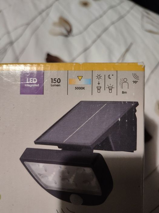 Reflektor solarny z czujnikiem ruchu