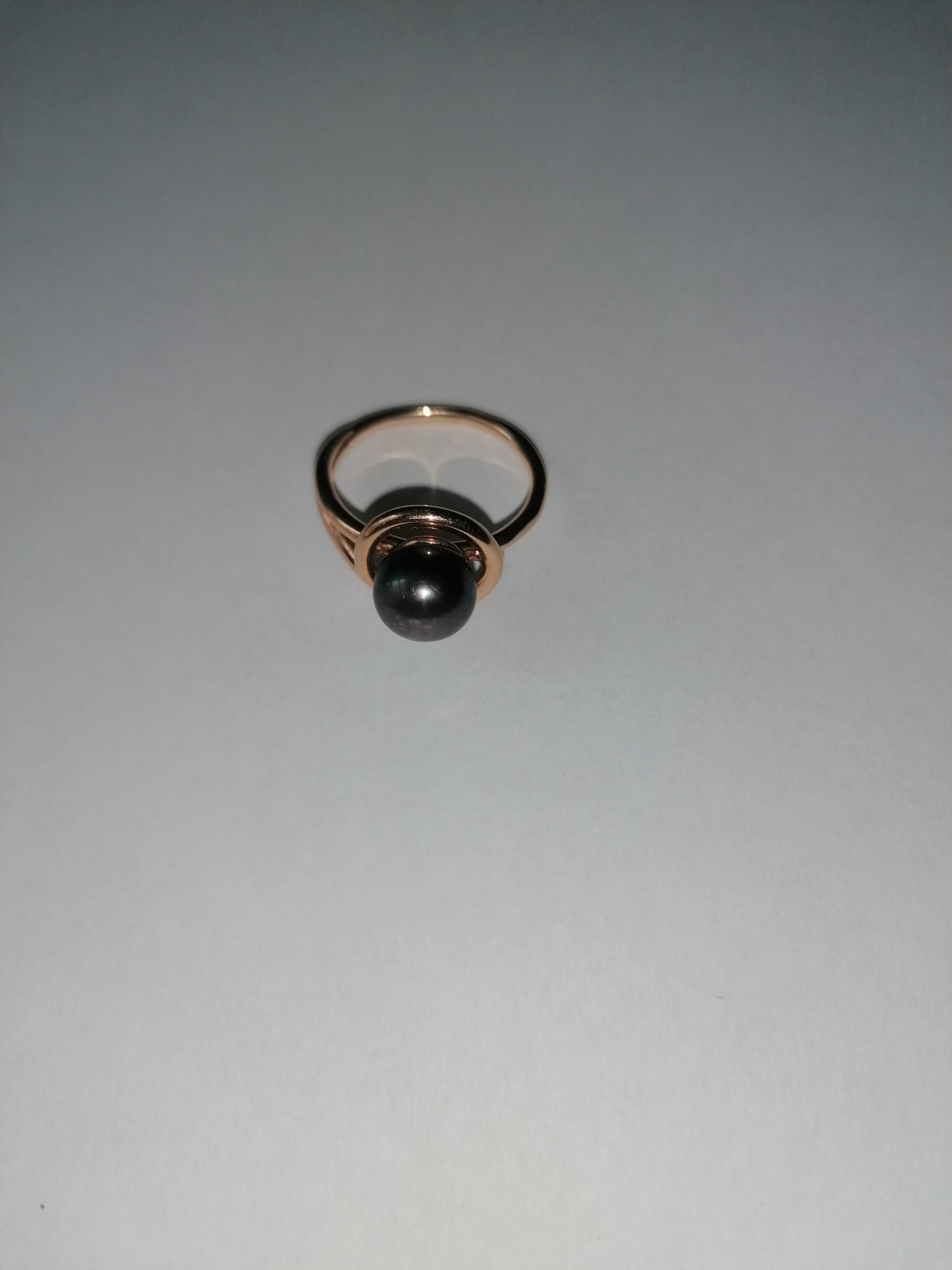 Кольцо из красн. золота  натур. жемчуг баклажан  р.16,  3.26г этикетка