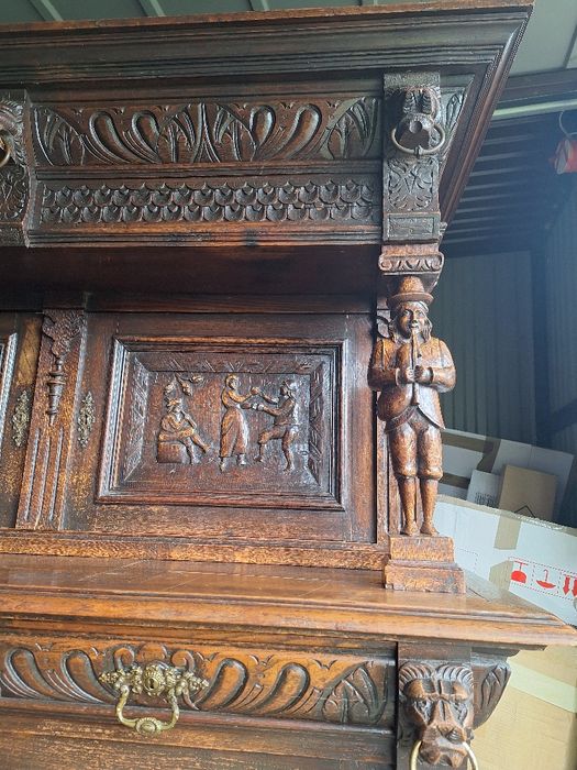 Kredens neorenesansowy styl z Mechelen