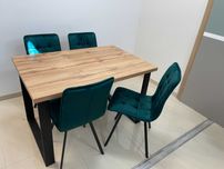 (600) Stół na metalowych nogach + 4 krzesła, nowe 1250 zł