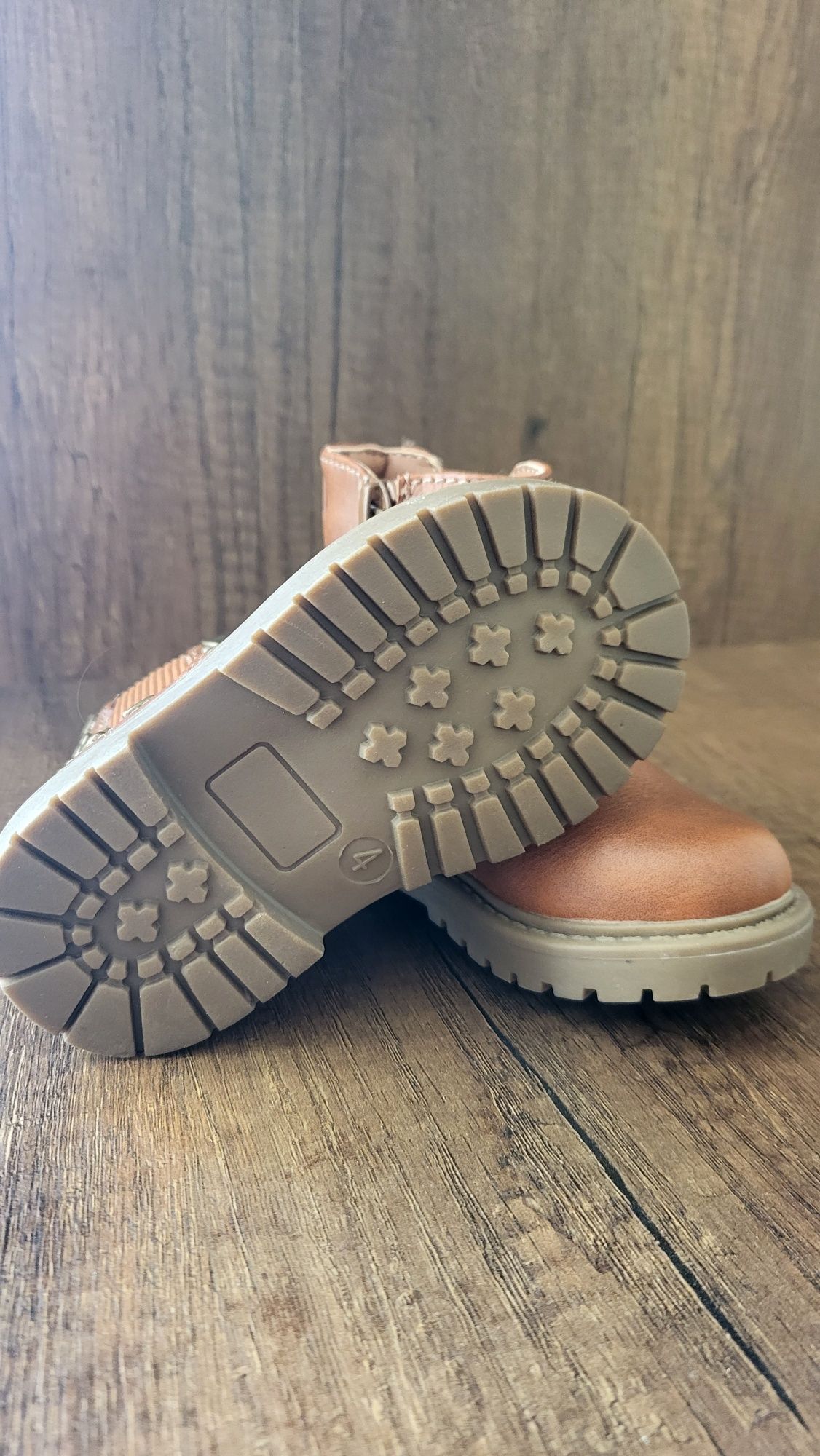 Стильні демісезоні черевики для дівчинки на осінь .