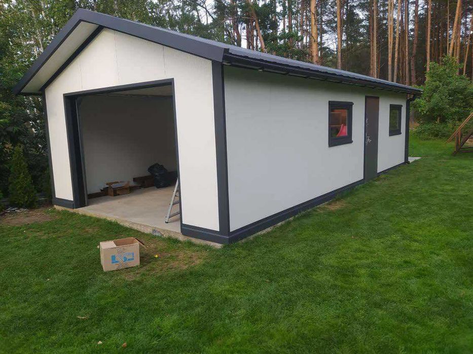 Garaż ocieplany z płyty warstwowej