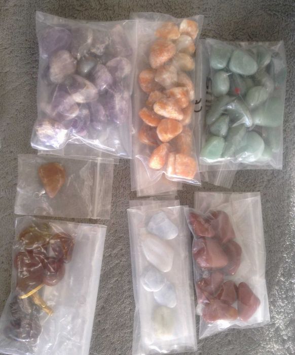 Kamienie szlachetne, minerały, kryształy.