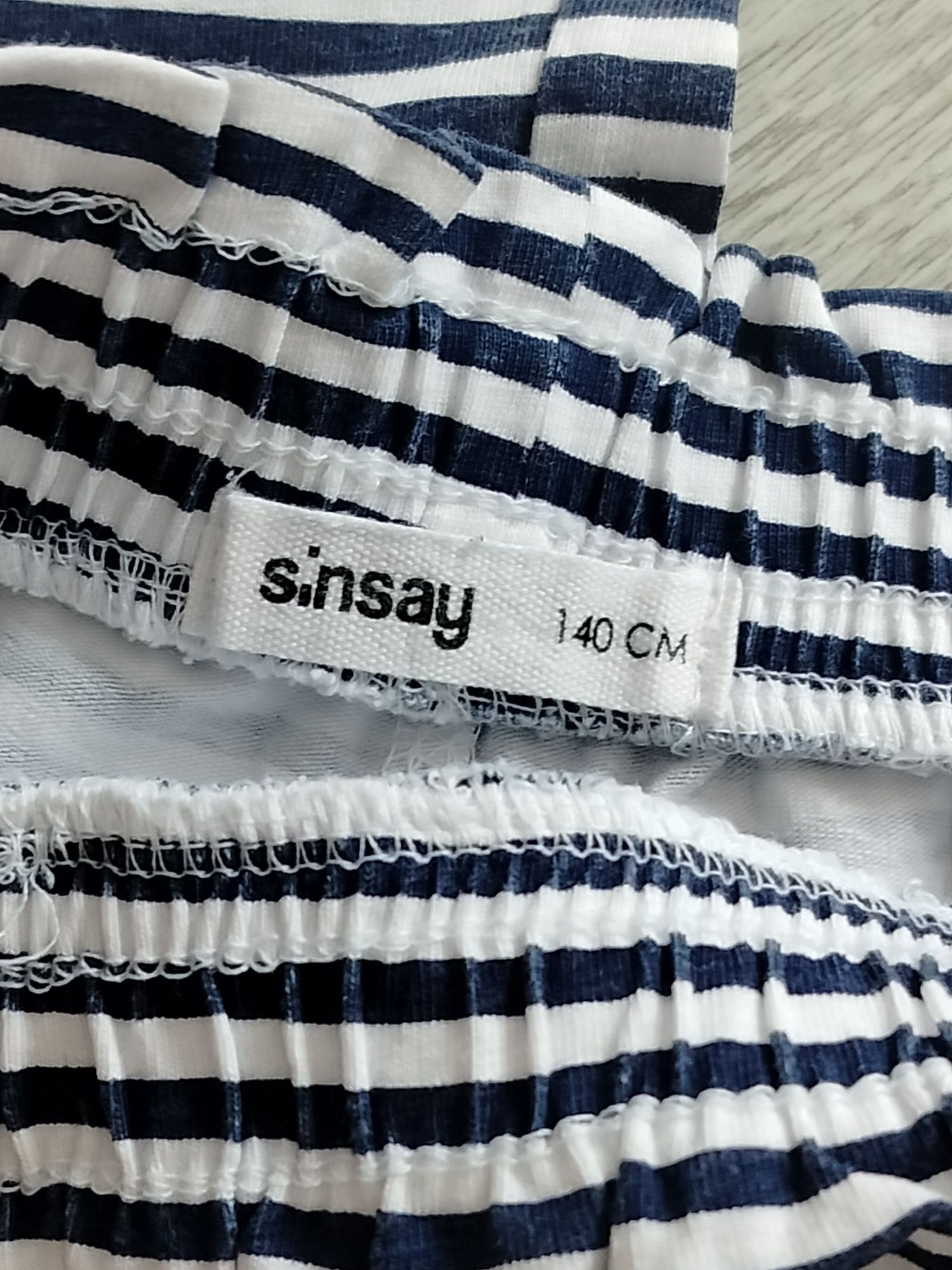 T-shirt i spodenki w paski Sinsay
