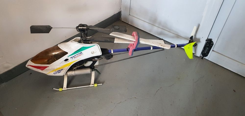 Zdalniesterwany helikopter spalinowy