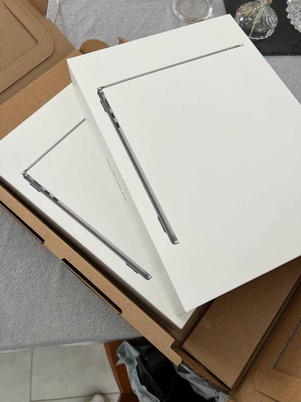 1419$ MacBook Air 15" 2024 M3 / 8 GB / 256gb SSD