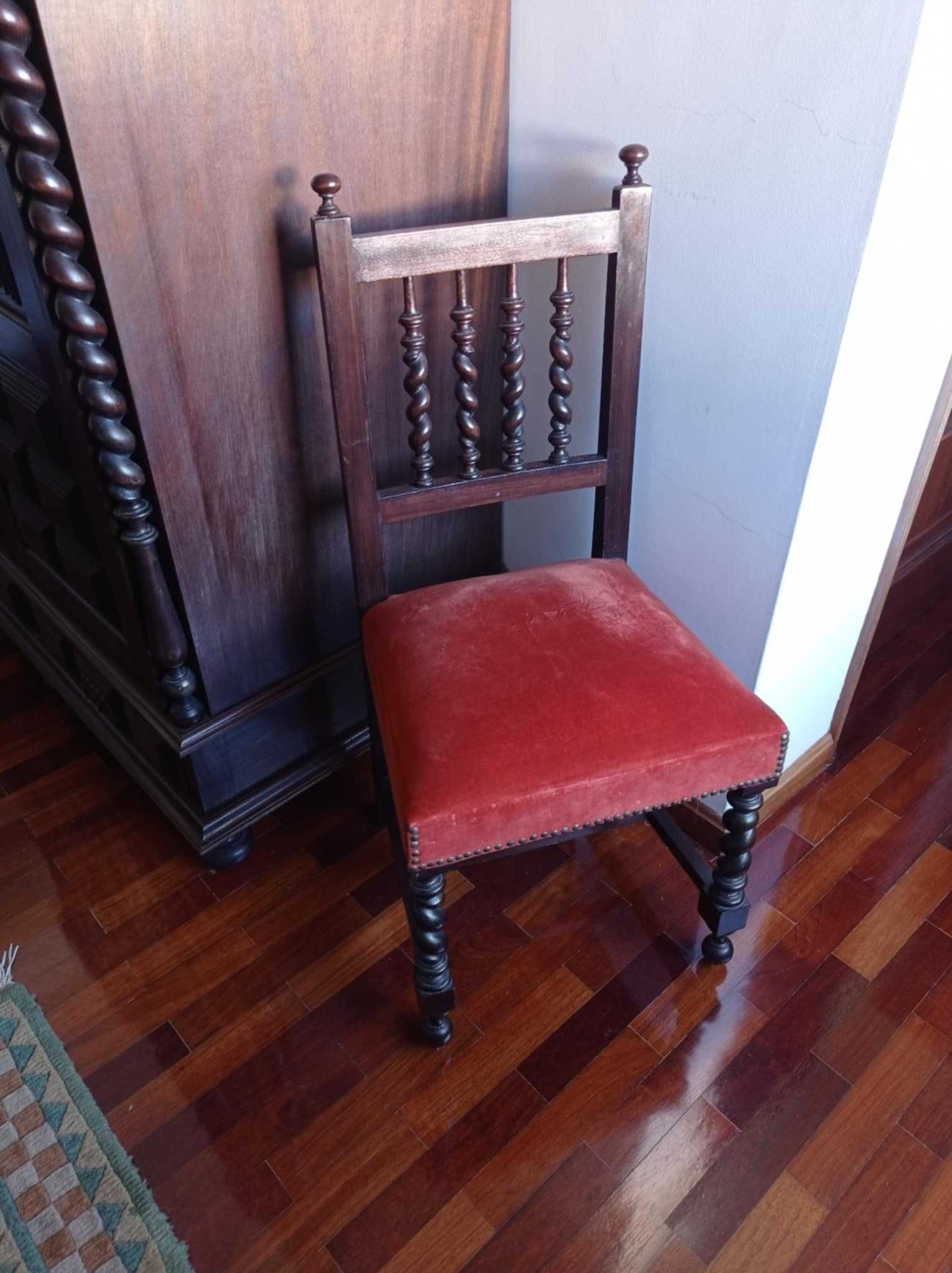 Cadeiras de quarto em veludo encarnado