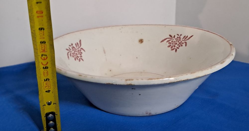 Saladeira antiga em faiança