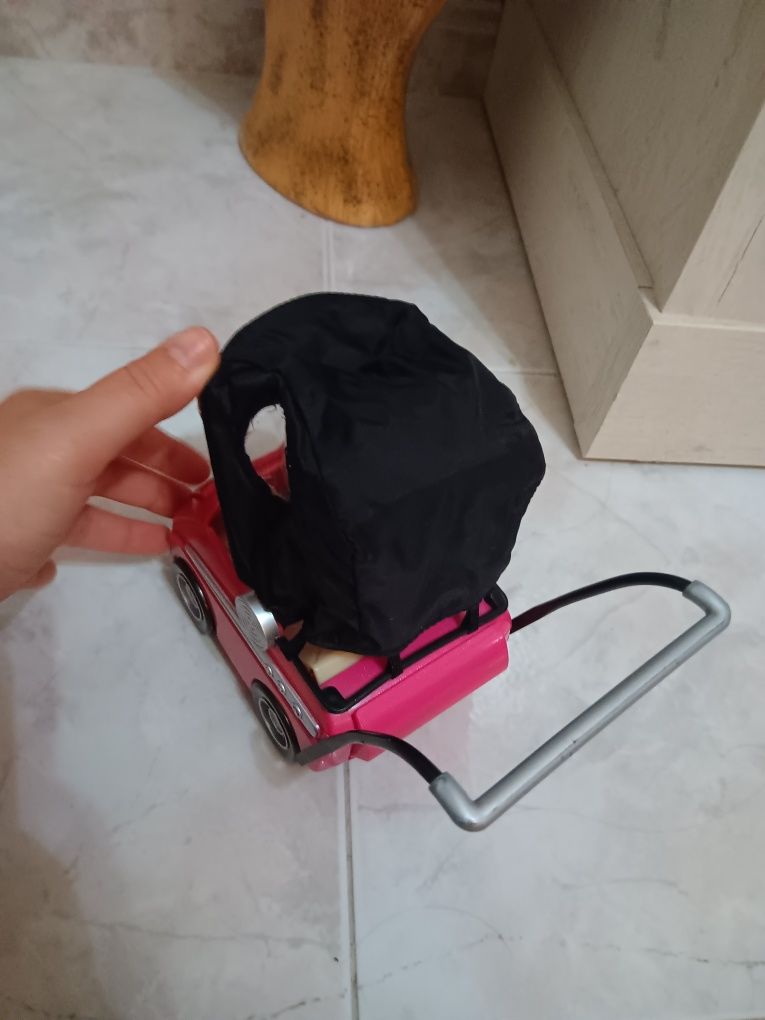 Carrinho de bonecas pequeno