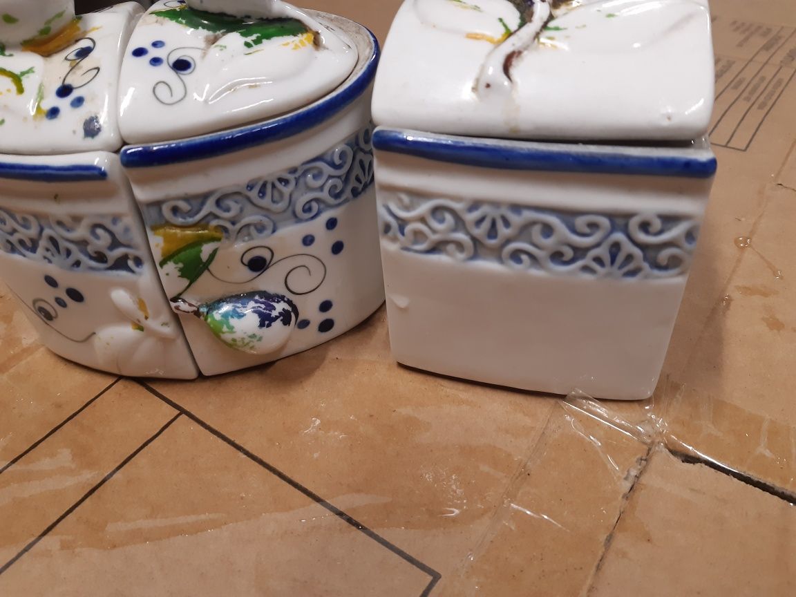 Pojemniki  porcelanowe na sól cukier   itp z Prl-u 3szt.