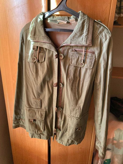 Куртка жіноча,кольору хакі,бу,48-50 розмір