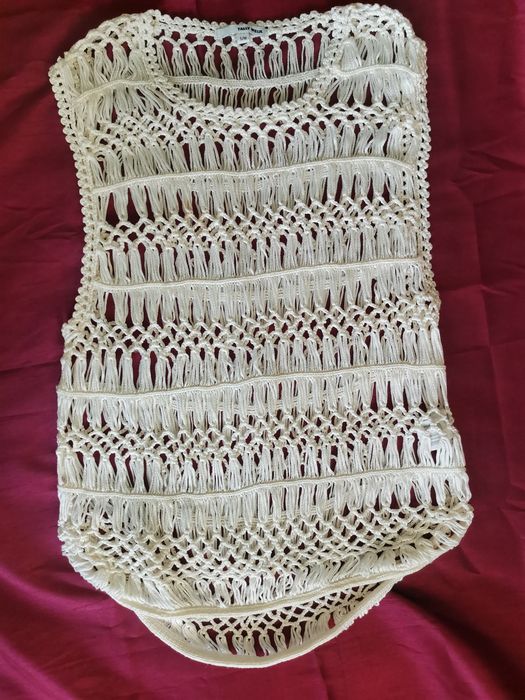 Молочний в'язаний жилет жилетка