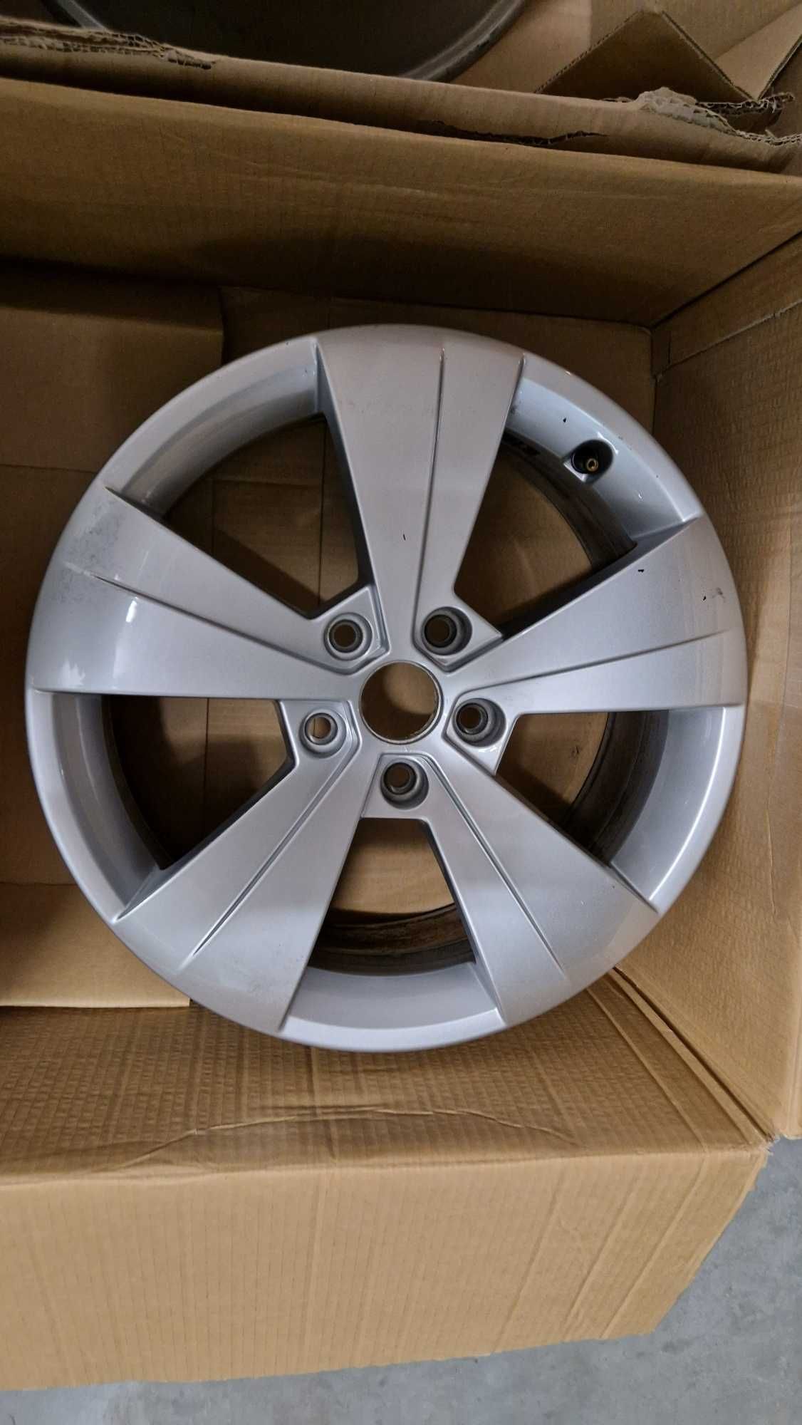 Felgi 17 Triton 5x112 Oryginalne Skoda Octavia Superb