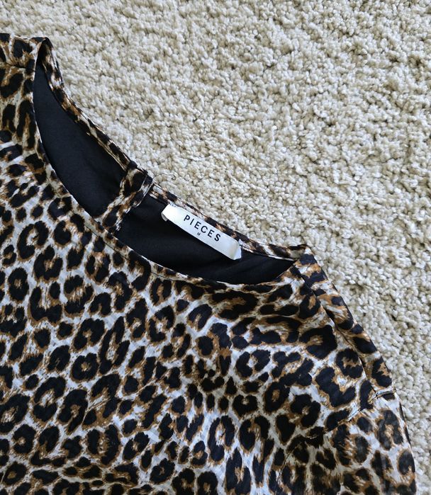 Zwiewna maxi sukienka w panterkę Pieces M