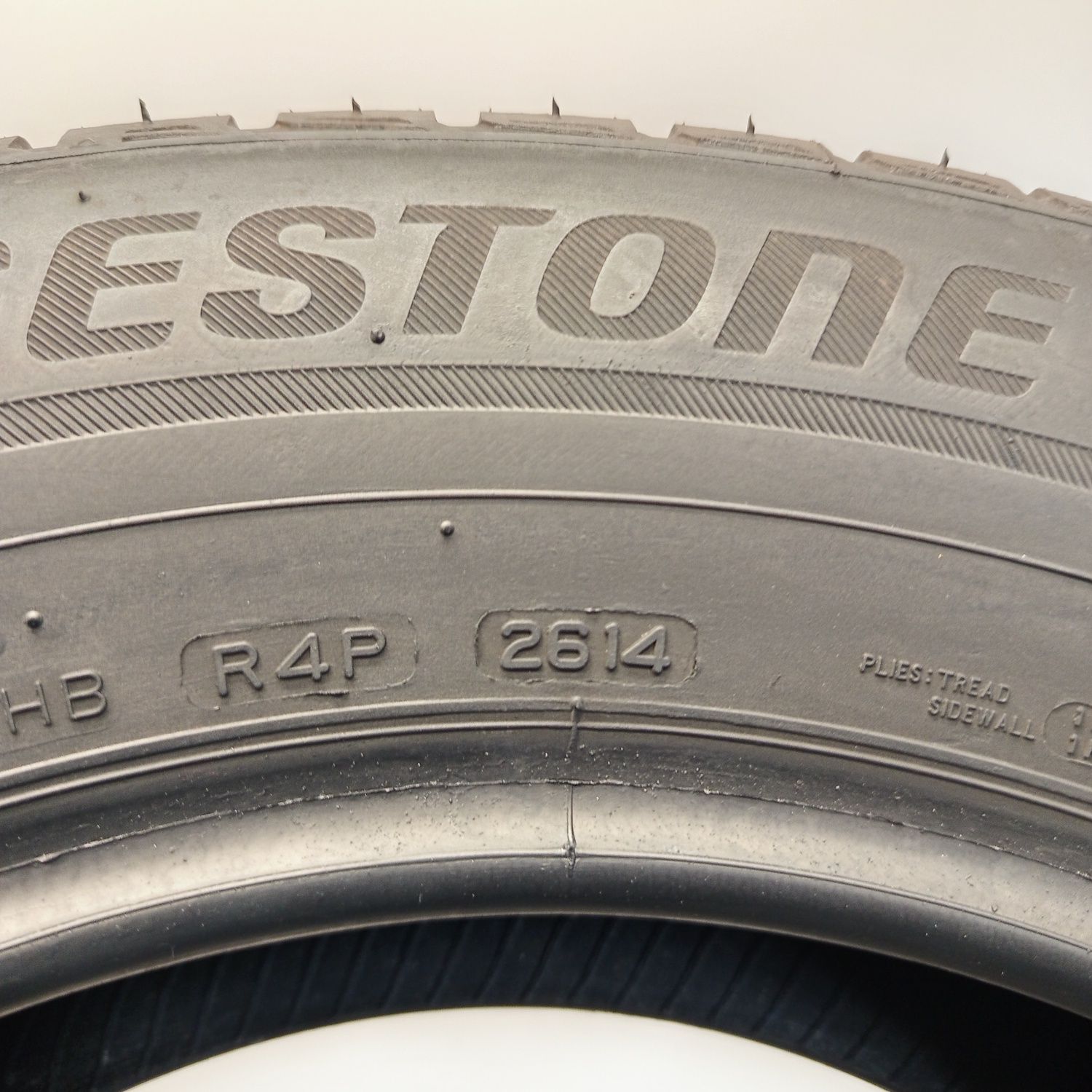 215/65R16 Bridgestone Blizak LM-80 Evo