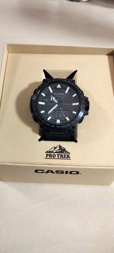 Продам часы CASIO pro trek с гарантией