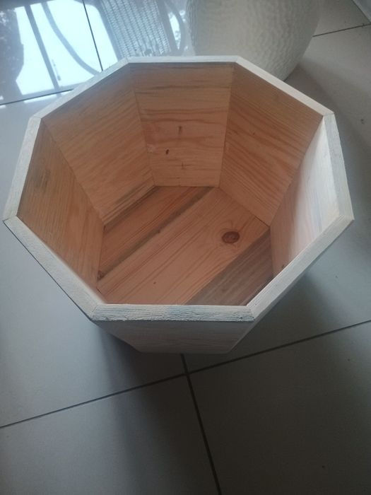 Donica drewniana ośmiokątna ręcznie wykonana