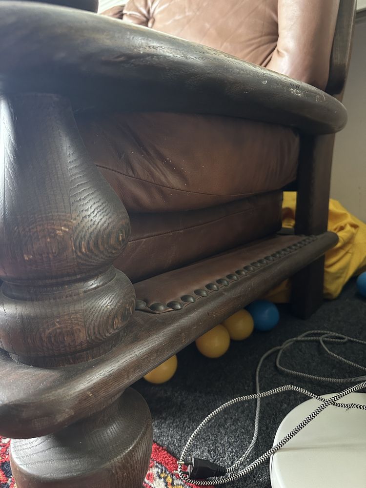 Sofa skórzana, dębowa rama – styl holenderski