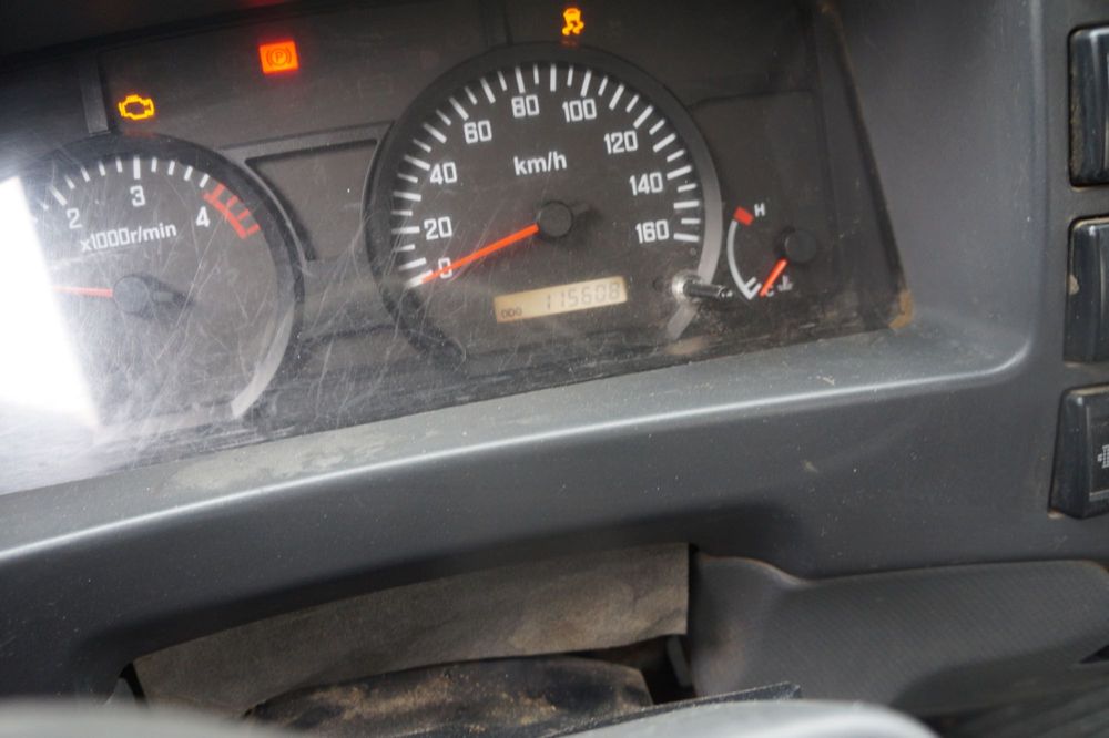 Samochód ciężarowy ISUZU NMR 85