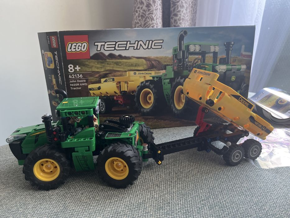 Lego technic 42136 john deere tractor