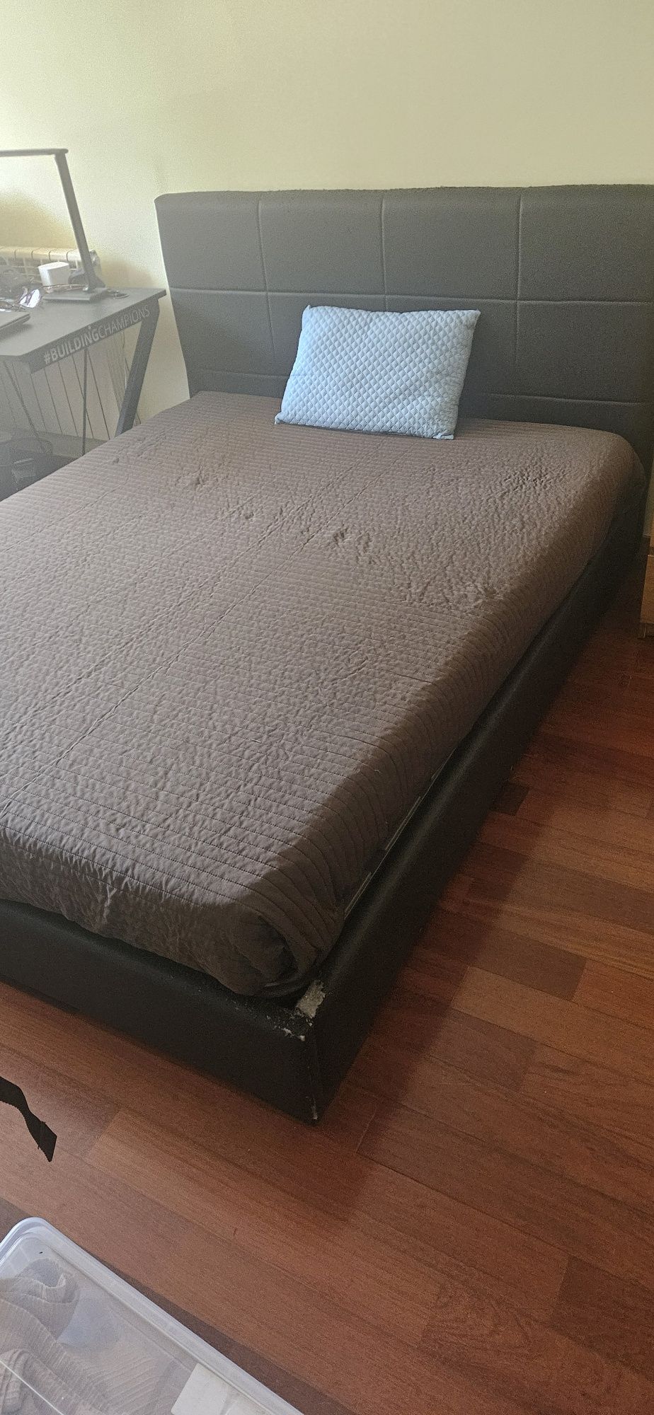 Cama de casal com colchão e estrado