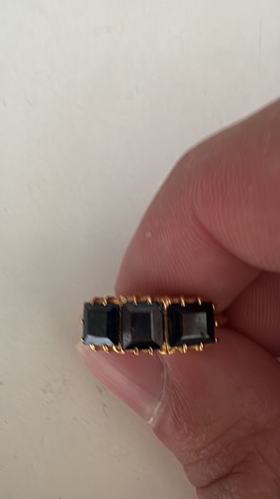 Anel de ouro com 3 safiras