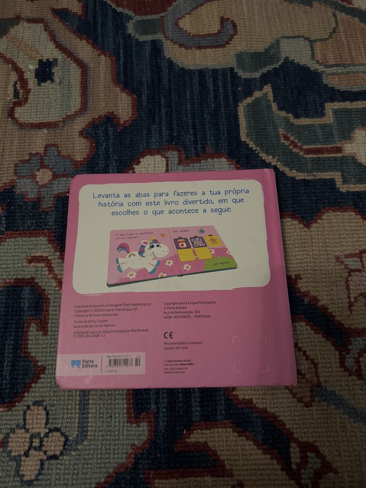 Livro “Os unicórnios adoram cuecas coloridas”