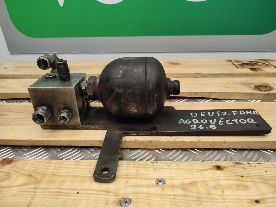 Akumulator hydrauliczny Deutz Fahr Agrovector 26.6