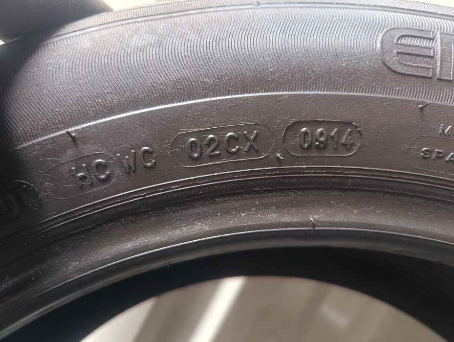 Para używanych opon Michelin energy saver 205/55 16