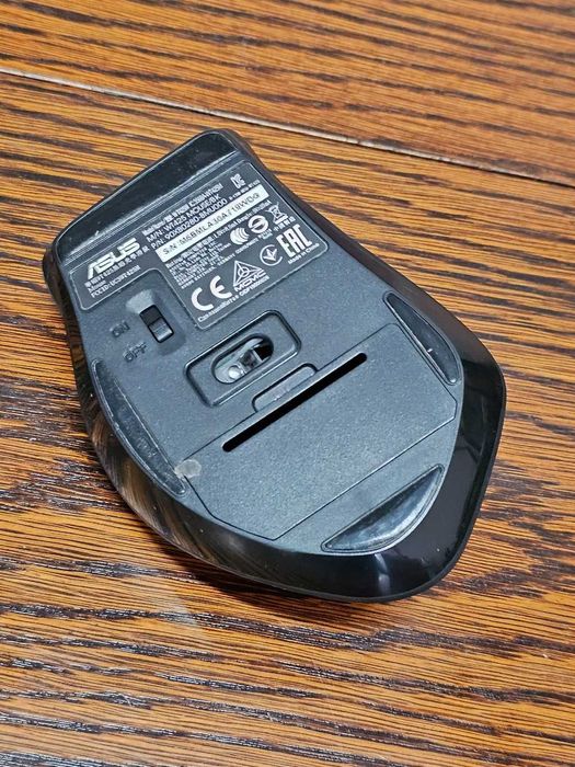 Myszka bezprzewodowa ASUS WT425 optyczna używana #042
