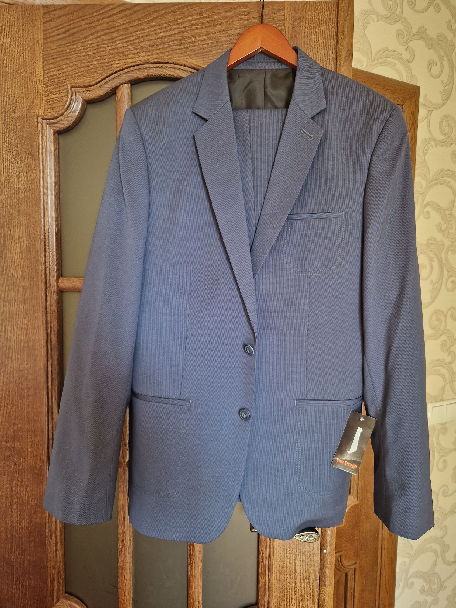 Новий чоловічий синій костюм р.58 на високого чоловіка/хлопця