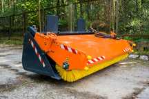 Szczotka z łyżką zamiatarka łyżkowa Manitou Bobcat JCB VOLVO Weidemann