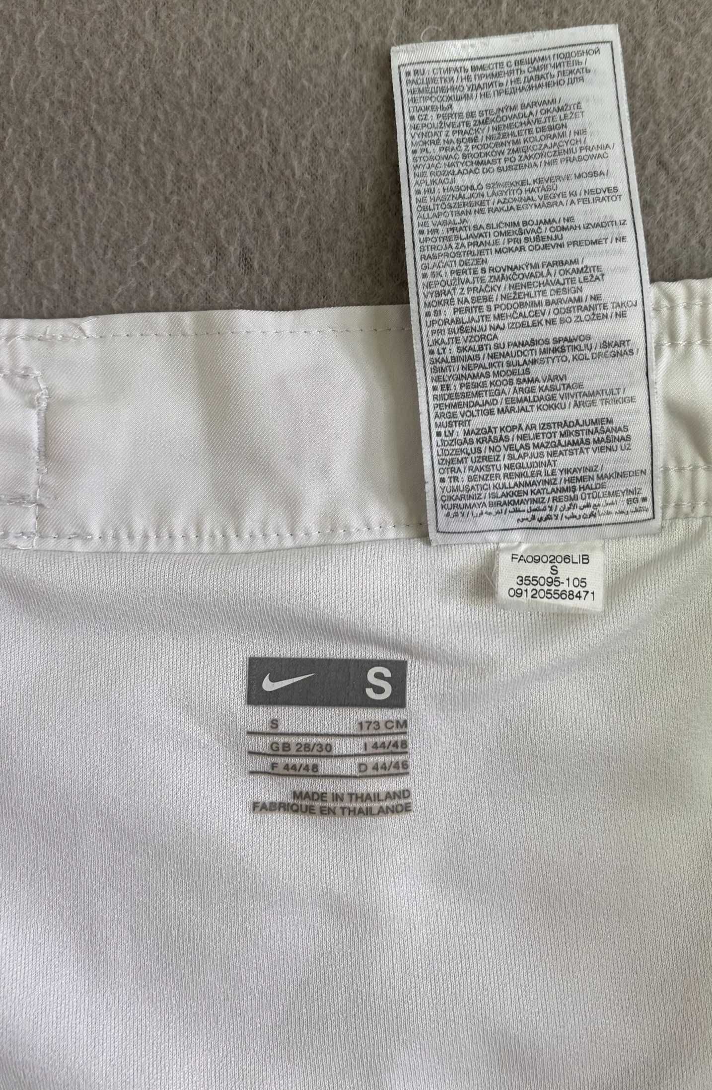 Spodenki Piłkarskie Manchester United 2009/2010 Nike roz. S