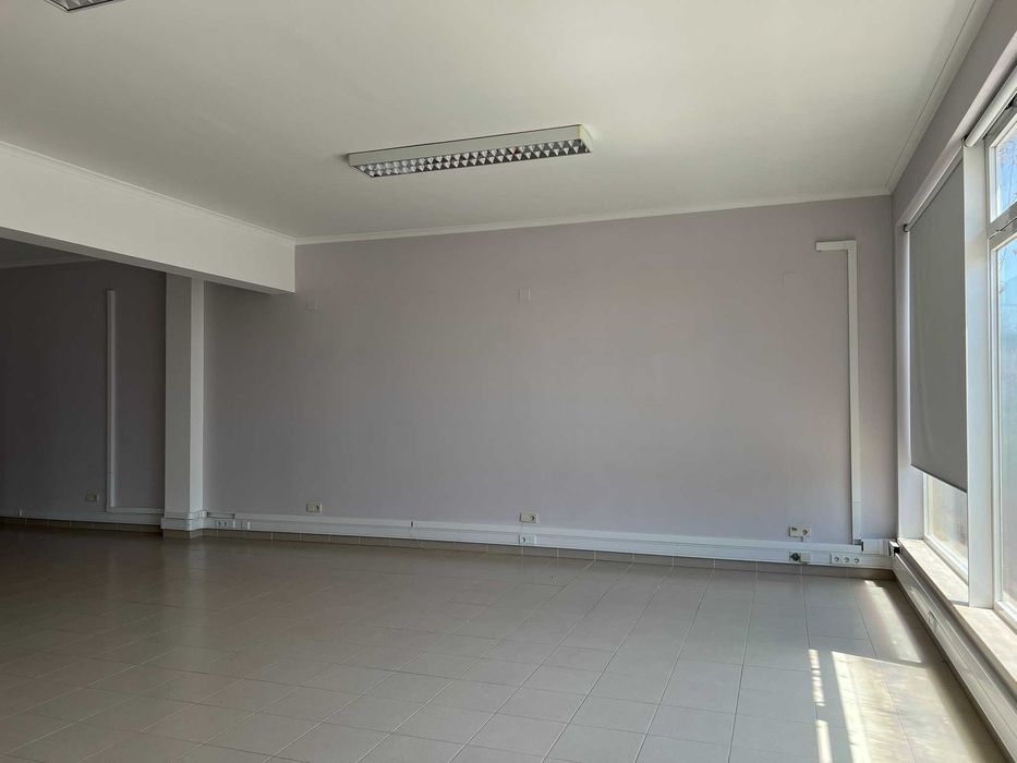 Arrenda - Espaço comercial . Alcobaça