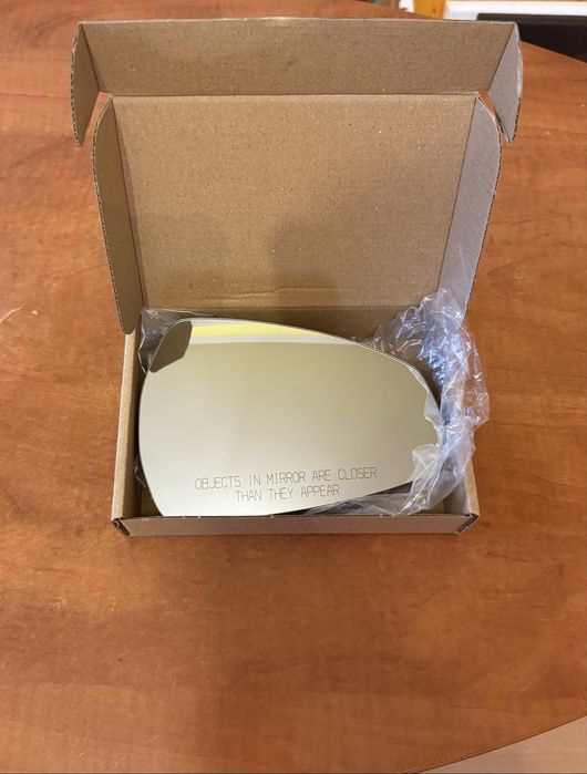 Оригінальне праве бокове скло Audi