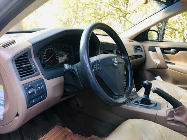 viatura de elevada qualidade, muito seguro e prazer de condução.