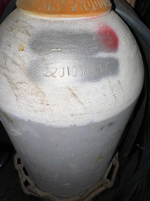 Butla z tlenem do spawania, wraz z reduktorem i palnikiem