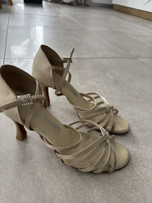 Buty do tańca, jasne złoto