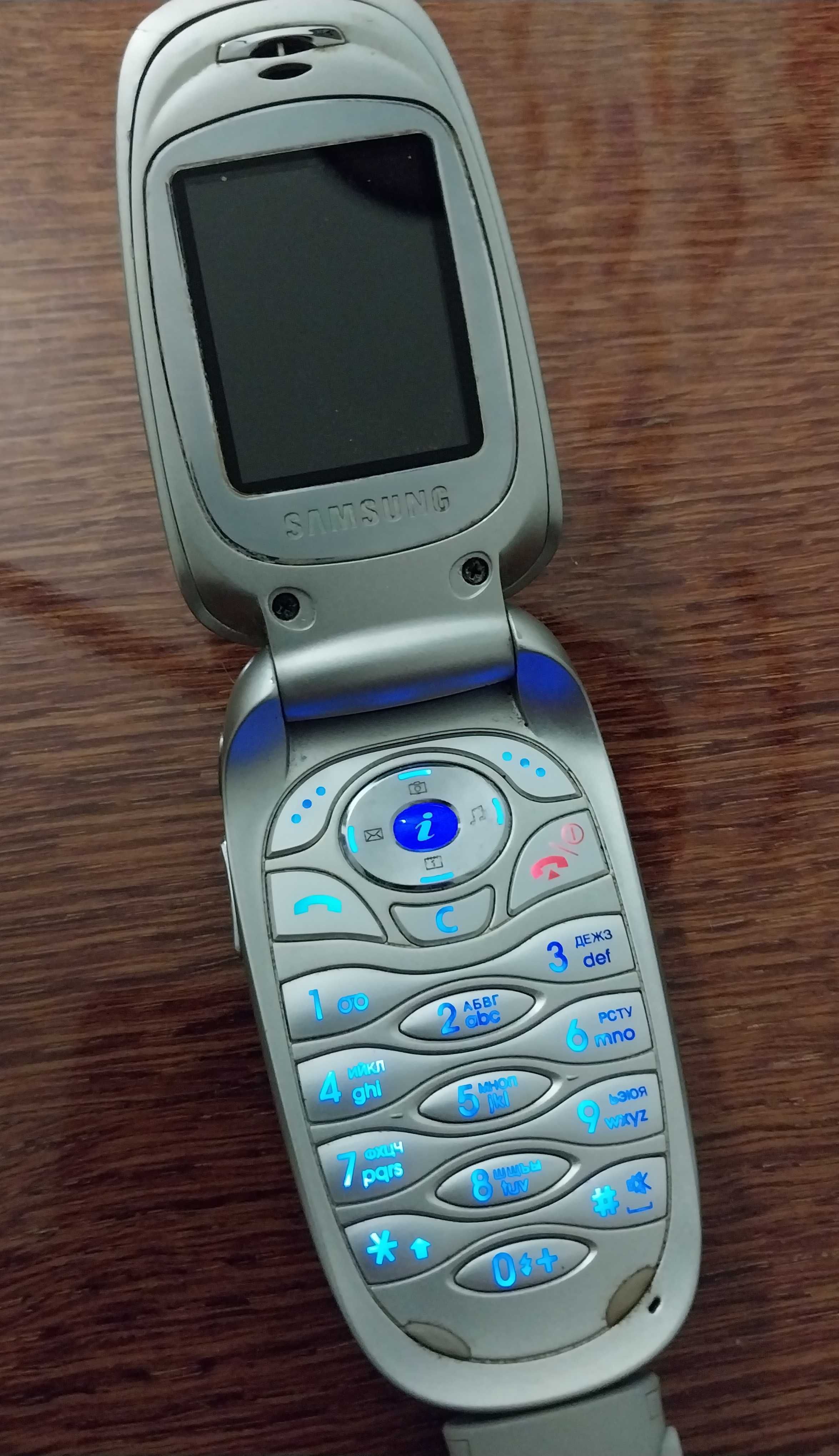 Телефон SAMSUNG SGH-E330