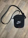 Компактна сумочка Nike