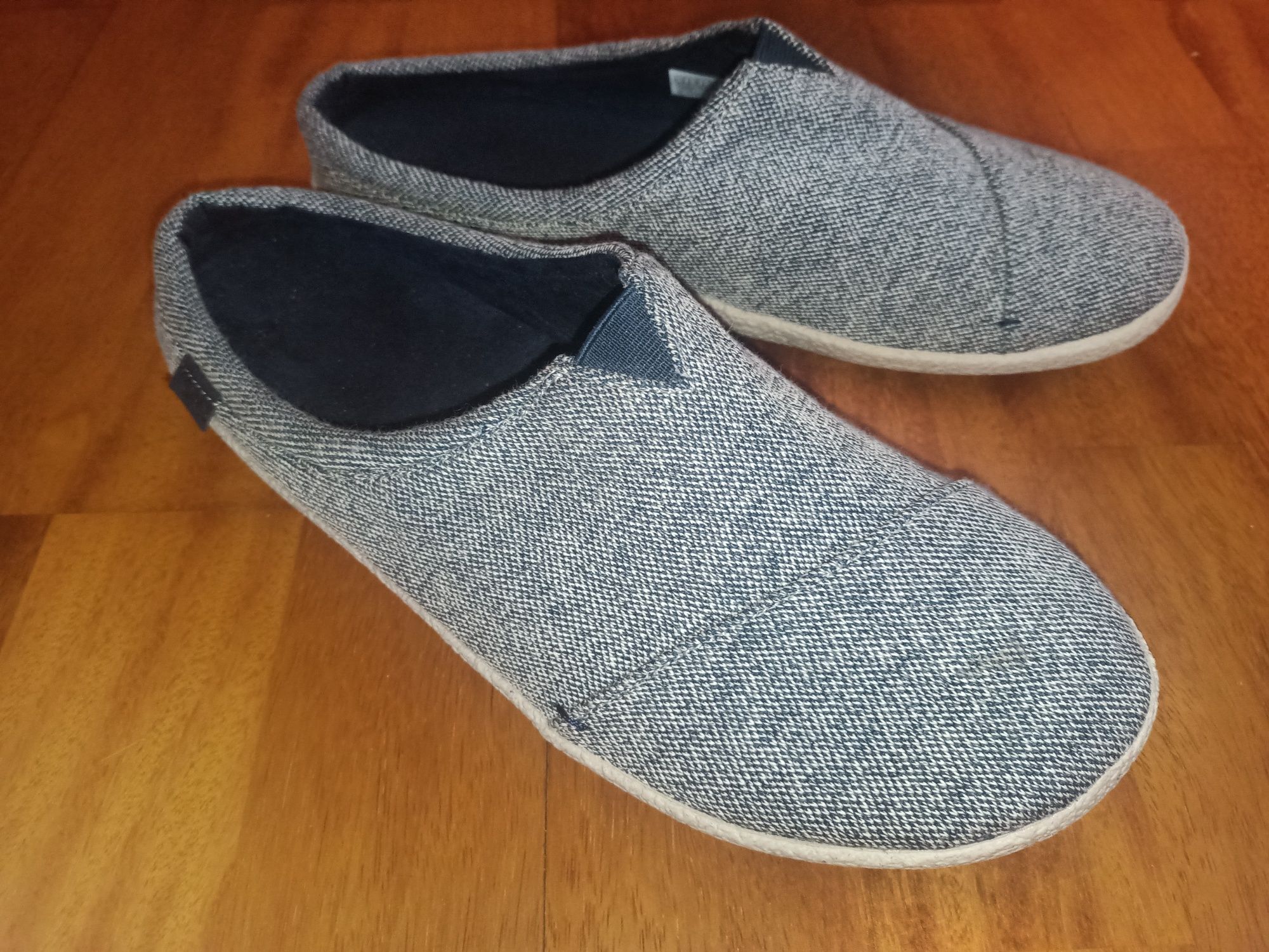 TOMS r.41 nowe wsuwane buty, pantofle