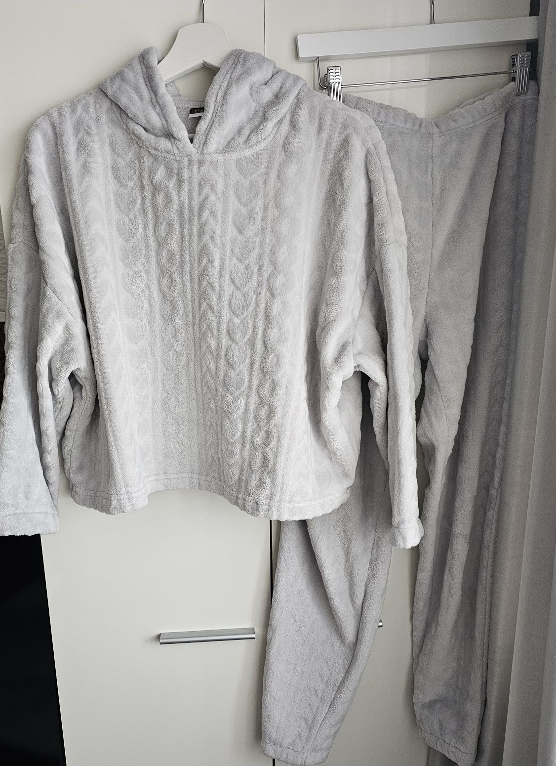 Dres ciepły szary r.M plus TH gratis bluzka